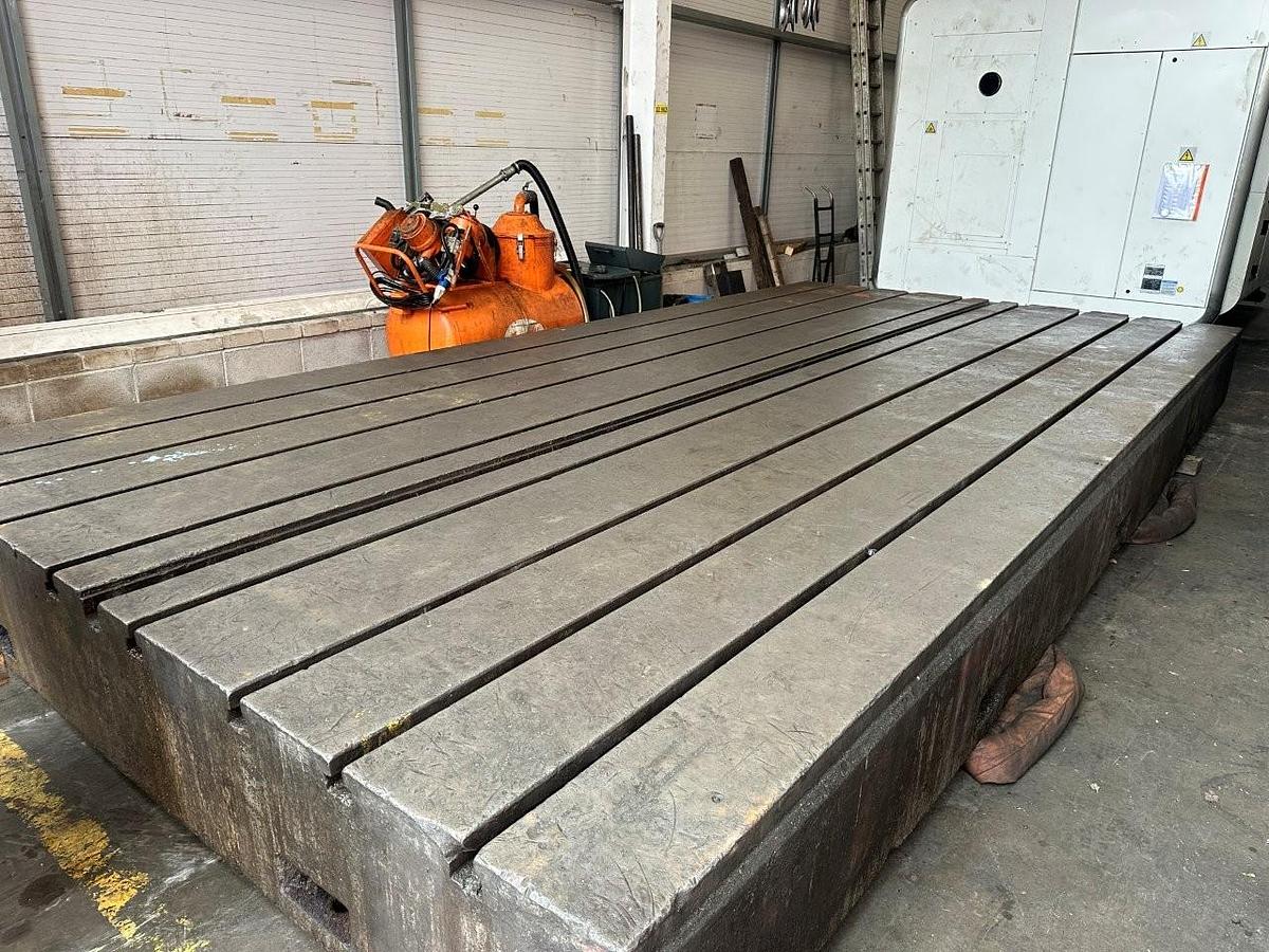 Used Heavy Duty T Slotted Floor Plate 3000mm x 6000mm x 500mm