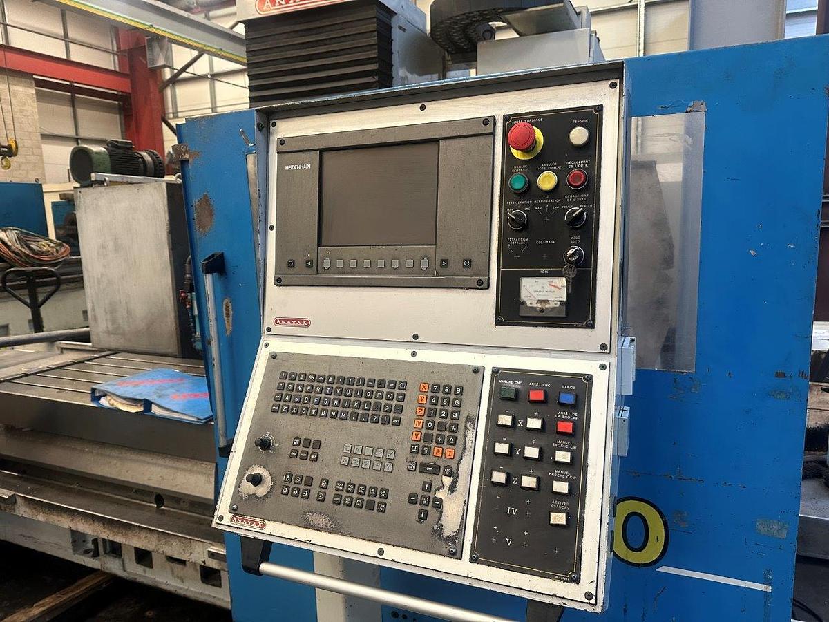 Used ANAYAK VH 2200 CNC Bed Mill (Year 2000)
