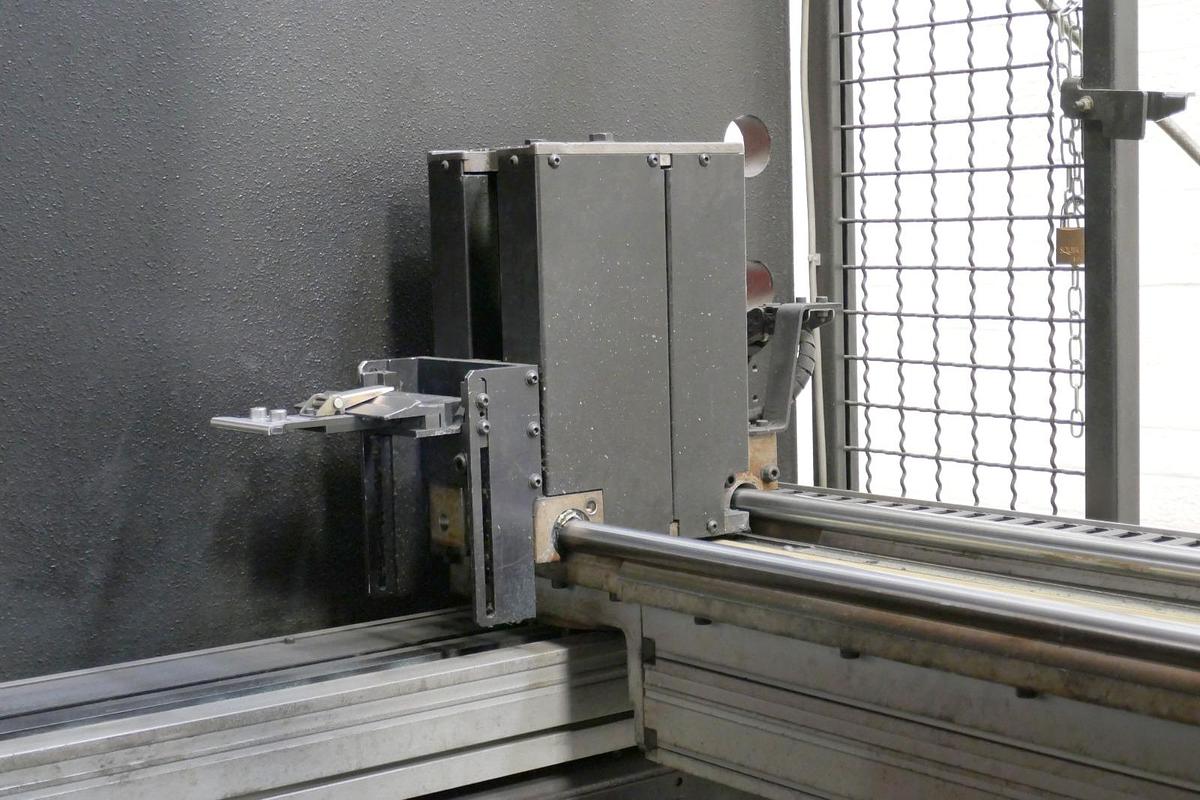 Used Amada HFBO 100/30 CNC Pressbrake