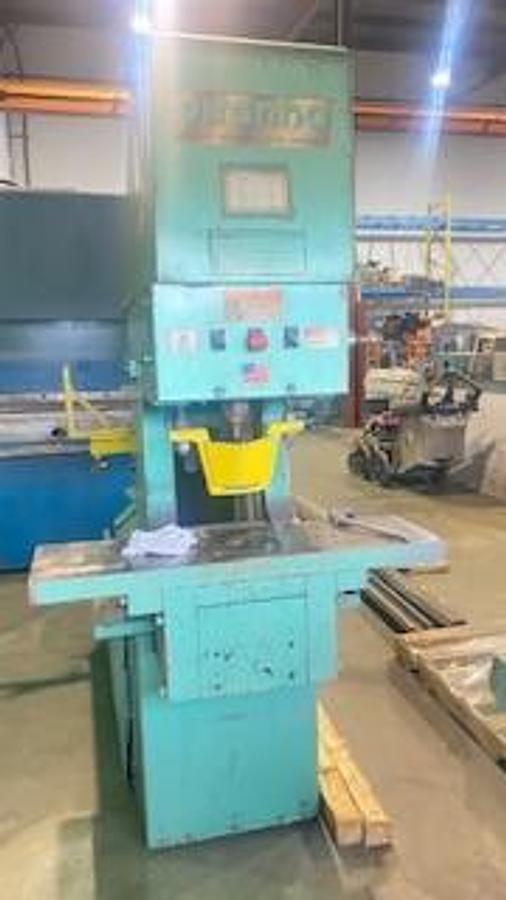 Used USED PIRANHA MODEL PII88 IRONWORKER 88 TON, 7" STROKE. 9" THROAT, 14" OPEN 600VOLT