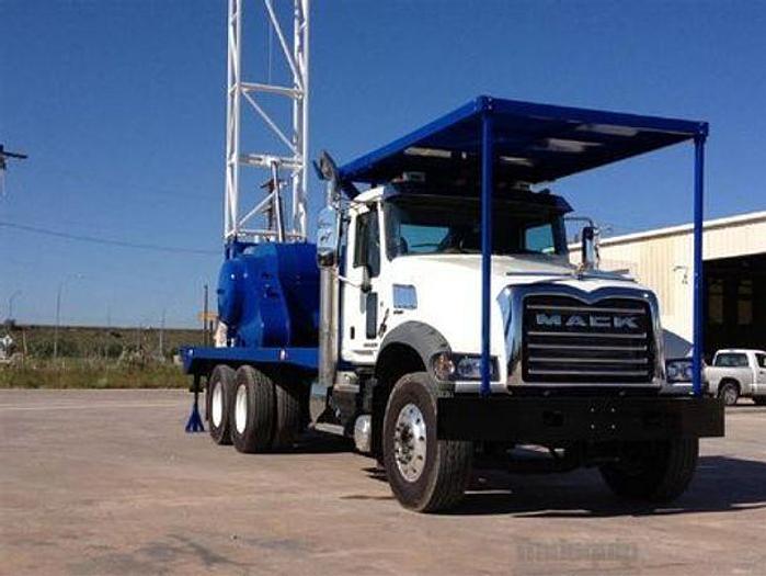 MACK TRUCK WITH SWABBING UNITS