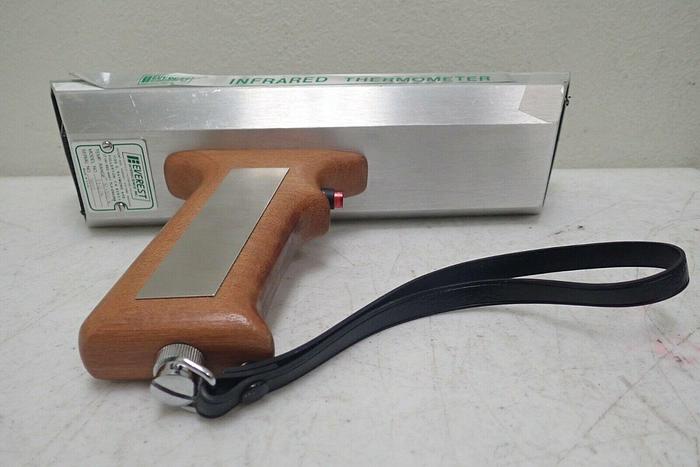 Used Everest Interscience Inc Model 110.2L Infrared Thermometer with Manual & Case