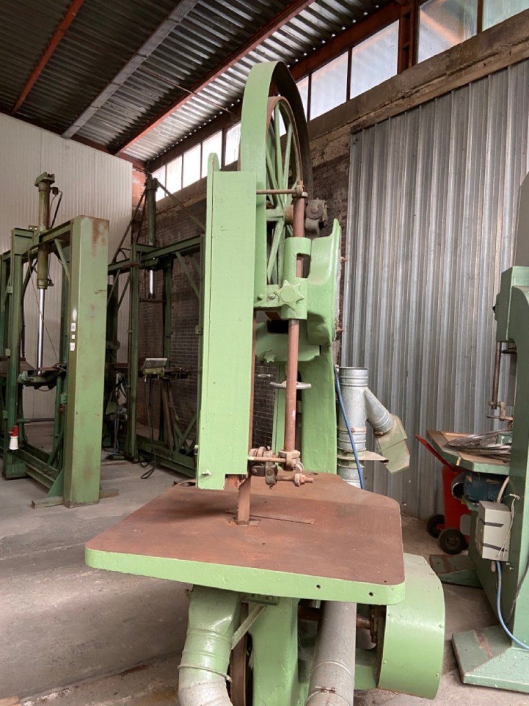 Usato Sega a nastro da 900 con motore da 5 hp