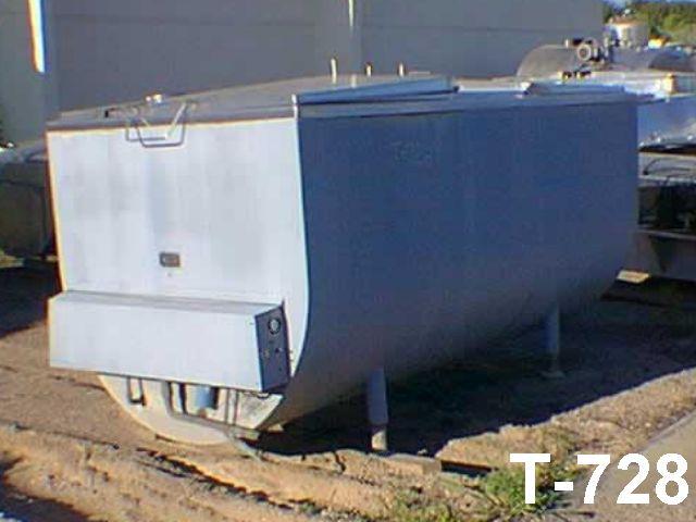 Used 800 GALLON BULK TANK.  DELAVAL MODEL DRB SERIAL 18630