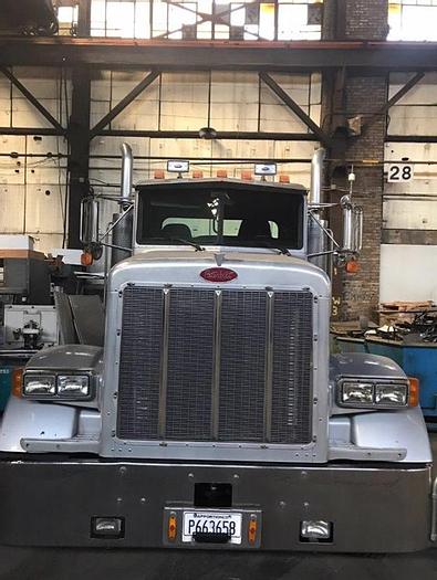Used PETERBILT TRUCK, YEAR 2004 (USED)