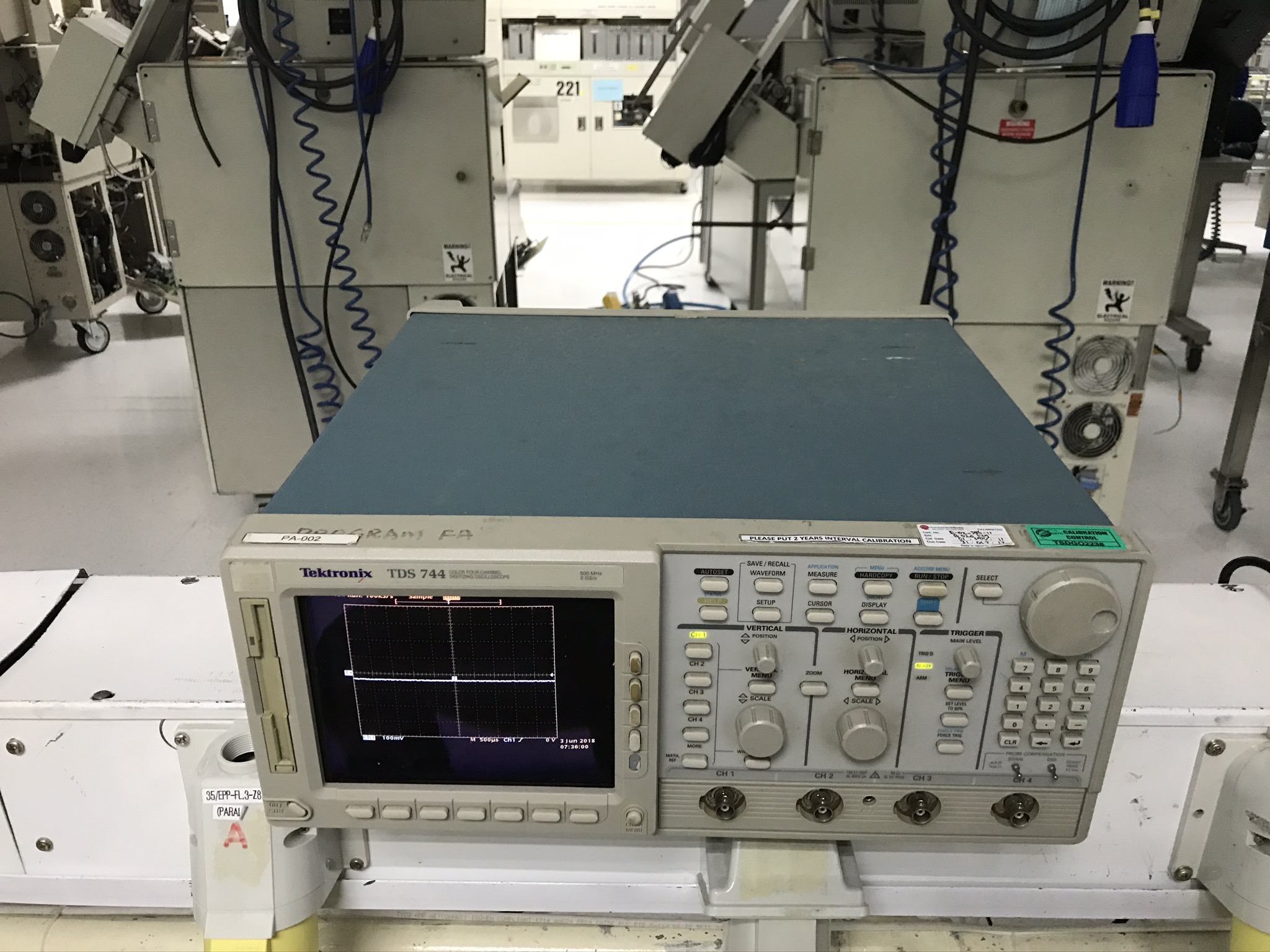 TEKTRONIX TDS 744 DIGITAL OSCILLOSCOPE