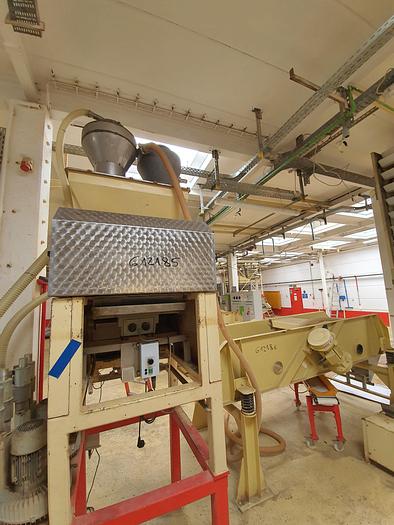 Gebraucht Nusskernschneidemaschine PEHA Type H1-04-03-600 mit 600 mm Arbeitsbreite und 3 Schneidaggregaten