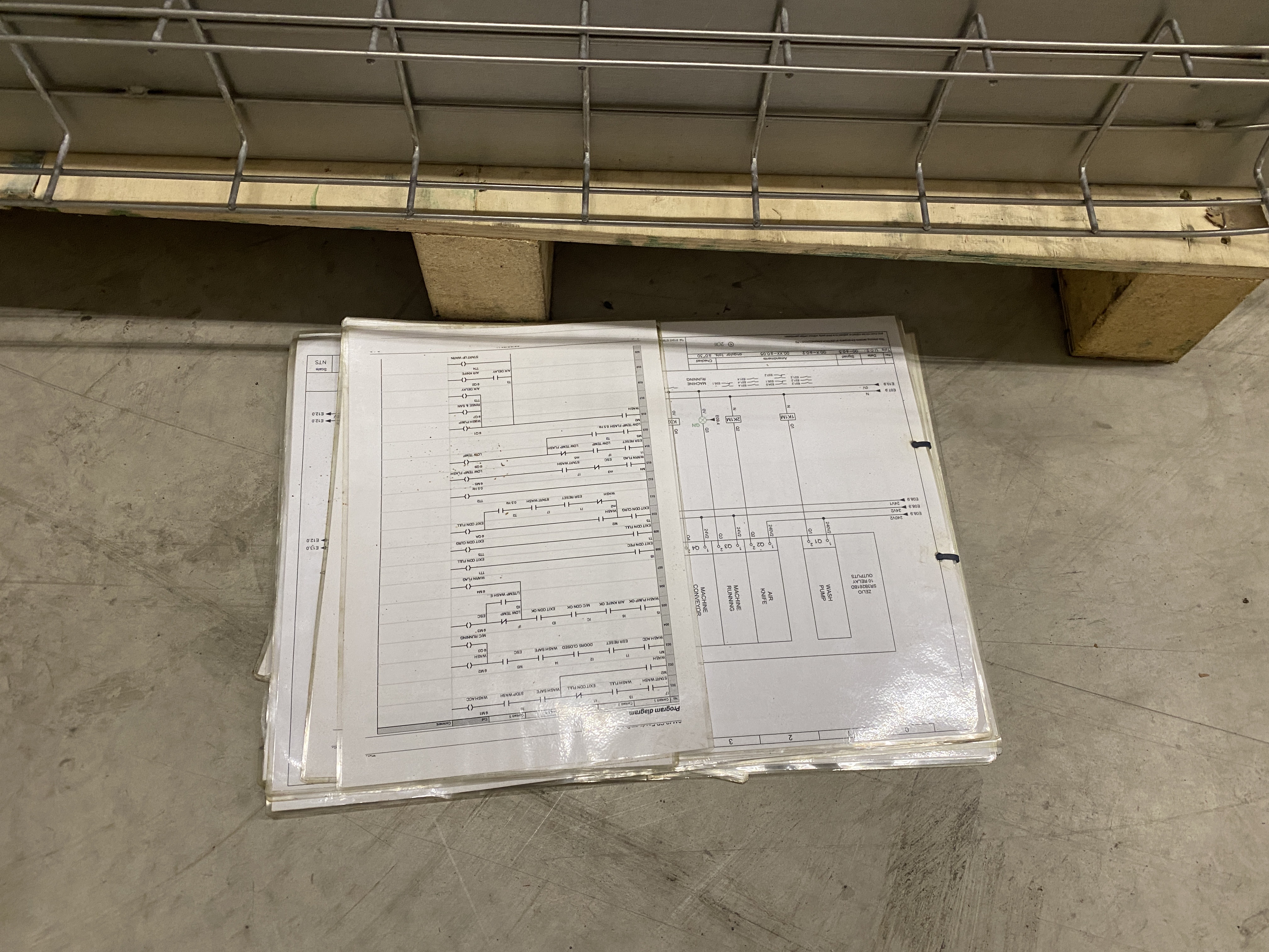 Used Unitech crate washer Single track washer with exit conveyor