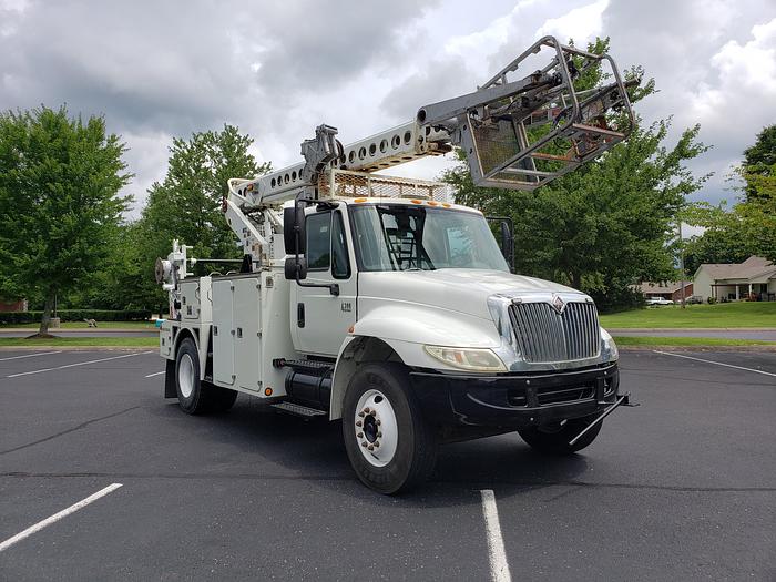 Used 2006 International 4300 Altec T40C Cable Placer Bucket Truck
