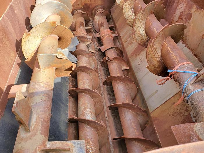 Used Loewen 802 Feed Truck