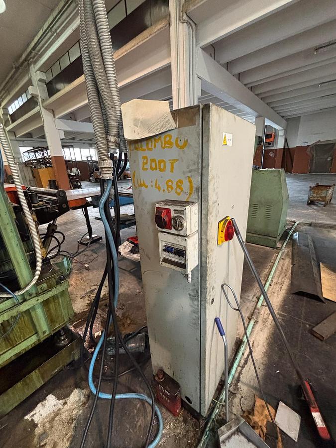 Usato COLOMBO AGOSTINO 200 ton