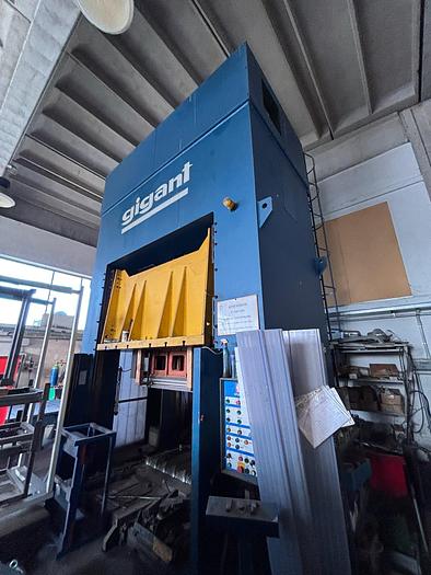 Used GIGANT 500 ton