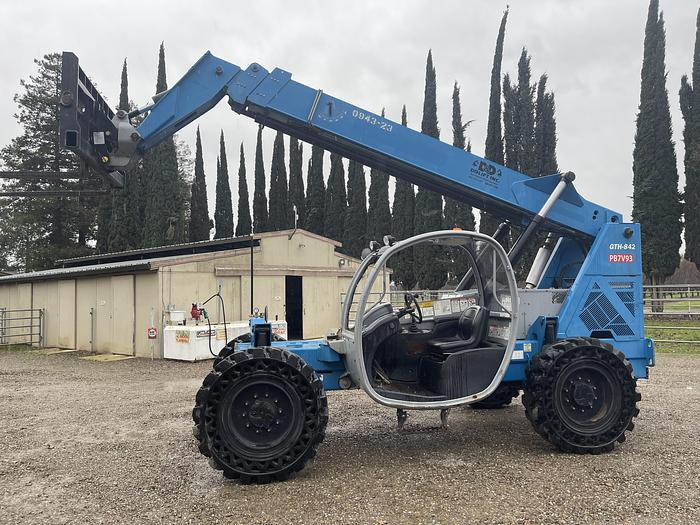 Used 2008 GENIE GTH842