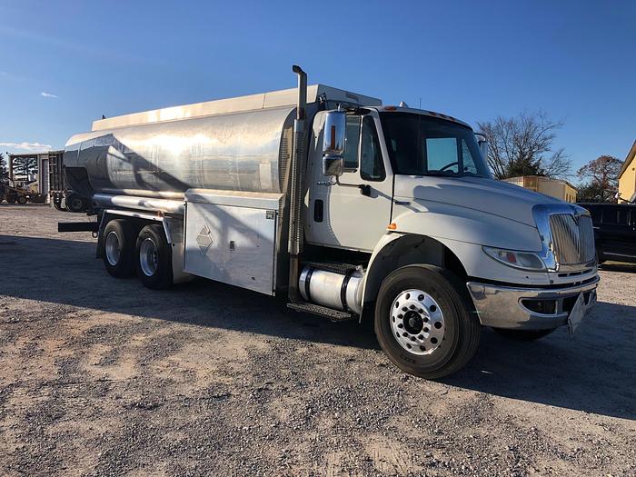 2009 INTERNATIONAL 4400 FUEL TRUCK