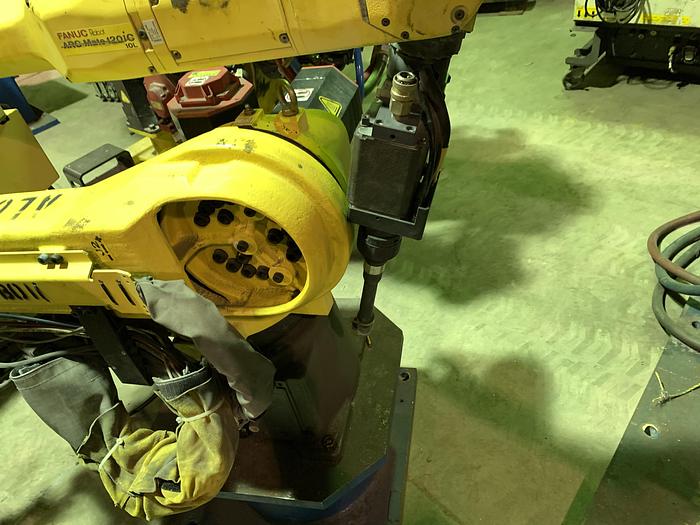 Used FANUC ARCMATE 120iC/10L 6 AXIS CNC MIG WELDING ROBOT WITH R30iA CONTROLLER