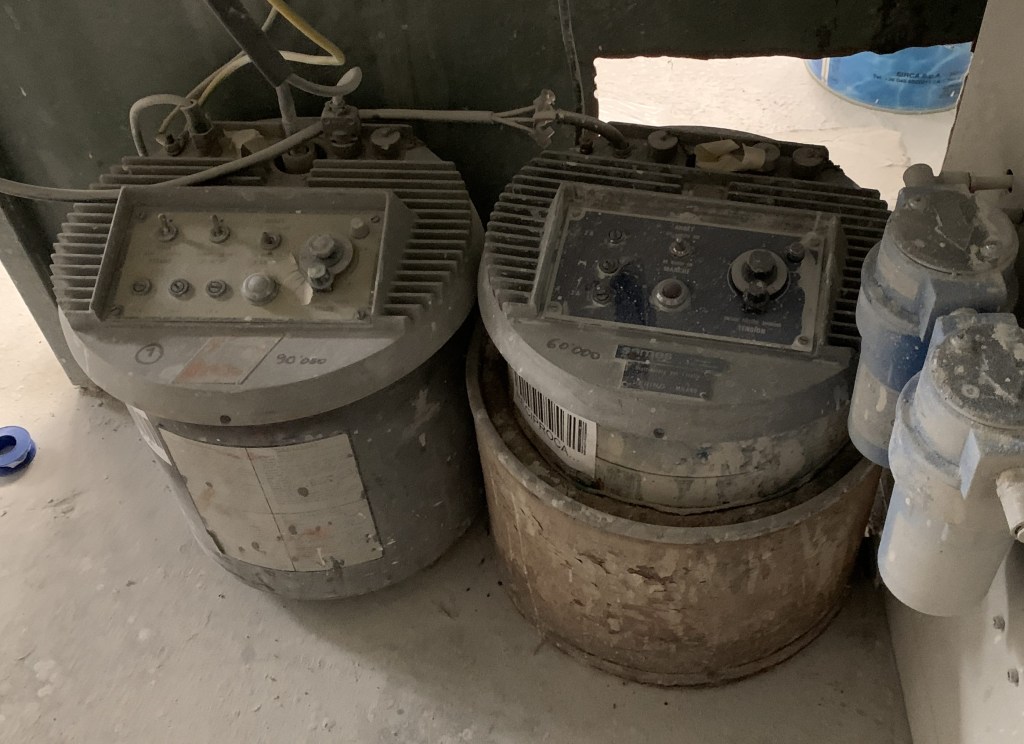 Usato Coppia di Reciprocatori marca Sames completi di pistole con coppe rotanti marca Ransburg (anno 2014), generatori Sames, pompa e quadro di comando