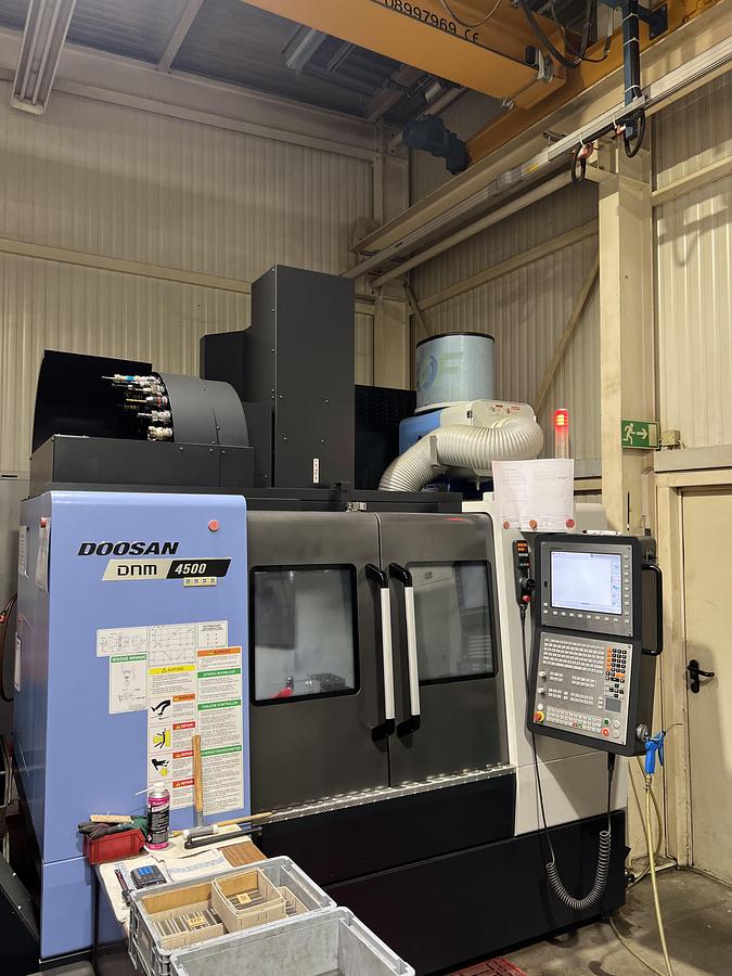 Gebraucht Bearbeitungszentrum DOOSAN DNM4500