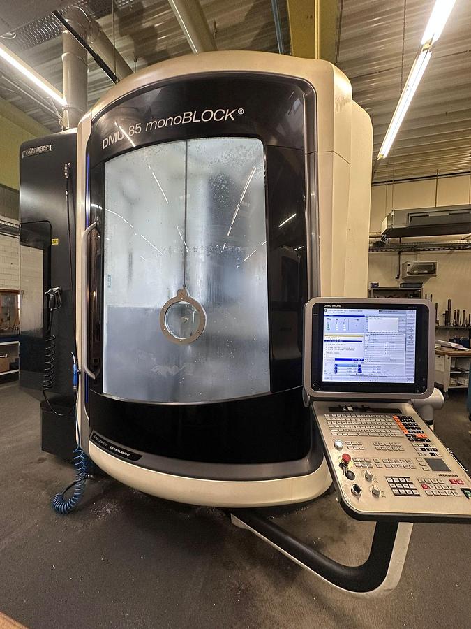 Gebraucht Bearbeitungszentrum DMG MORI DMU85 monoBlock