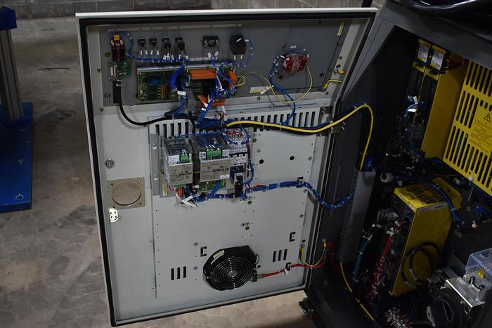 Refurbished FANUC - M-900iA/600 Robot W/ R-30ia controller, Very Clean Vision and Line Track