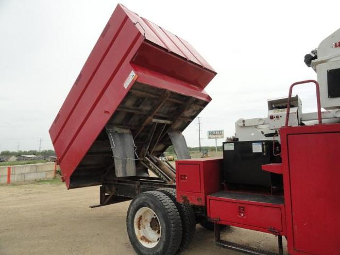 Used 2011 versalift V0270E