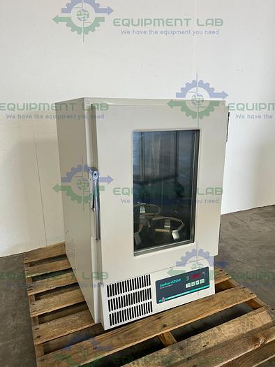 Used New Brunswick  Innova 4200  Incubator Shaker 80°C w/ Treys