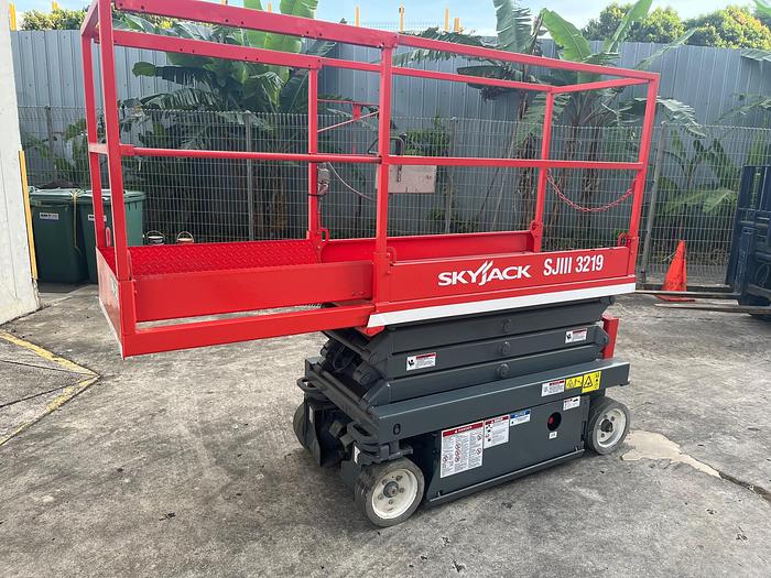 Refurbished 2014 SKYJACK SJ III 3219