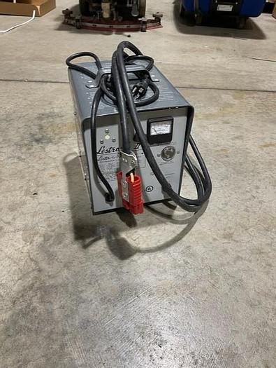 Used 2013 ADVANCE ADVENGER 2805D RIDER FLOOR SCRUBBER (DISC) (BATTERY) 