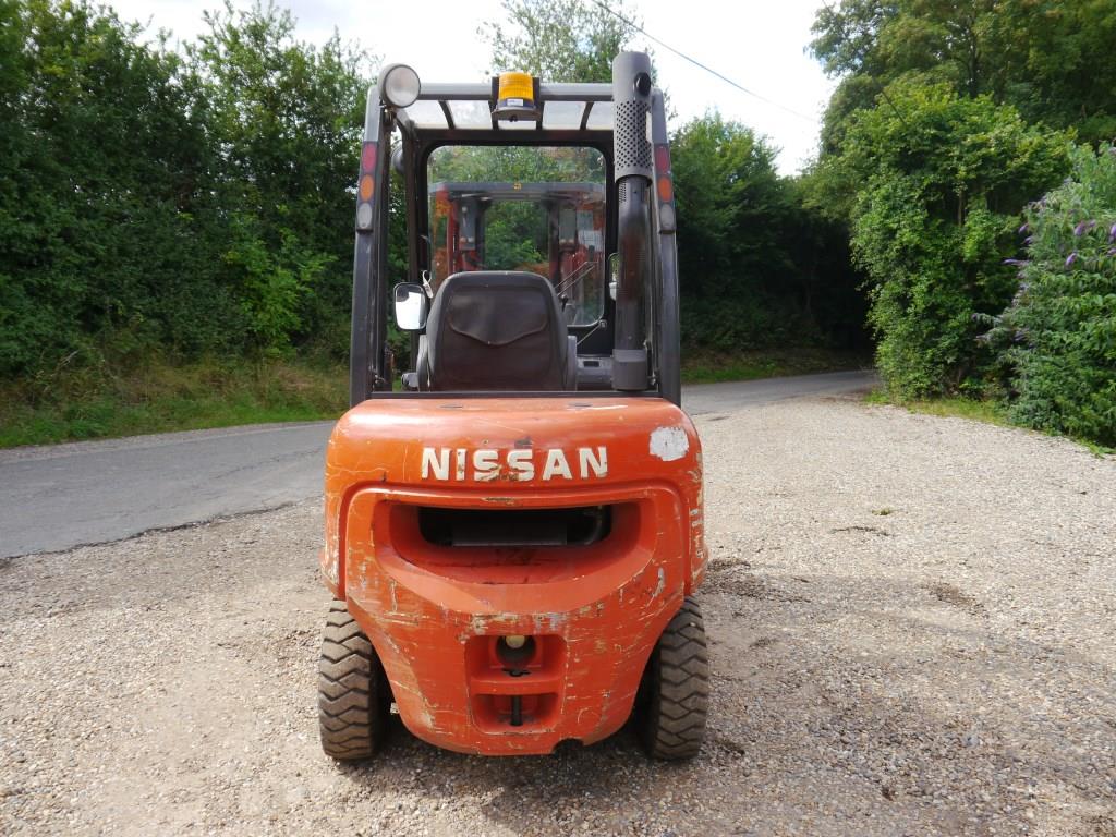 Used Nissan 25 Forklift