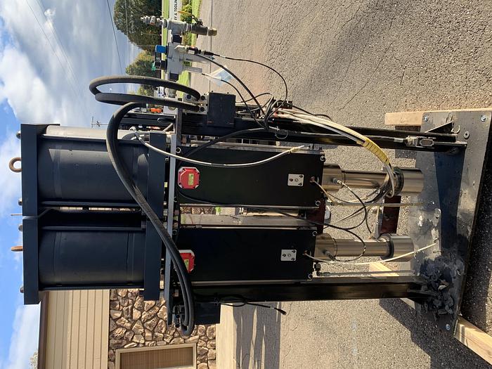 Used SEALANT EQUIPMENT & ENGINEERING SERVO DRIVEN ROBOTIC SEALANT APPLICATOR PUMP WITH DUAL PUMPS