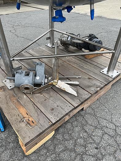 Used 740 GALLON (2800 LITER) T & C AGITATED REACTOR - 316L S/S - JACKETED