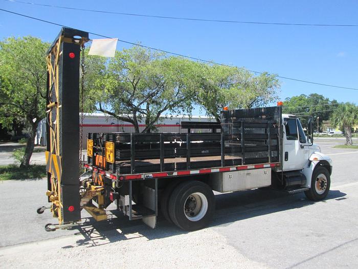 Used 2005 International 4300 Attenuator Truck