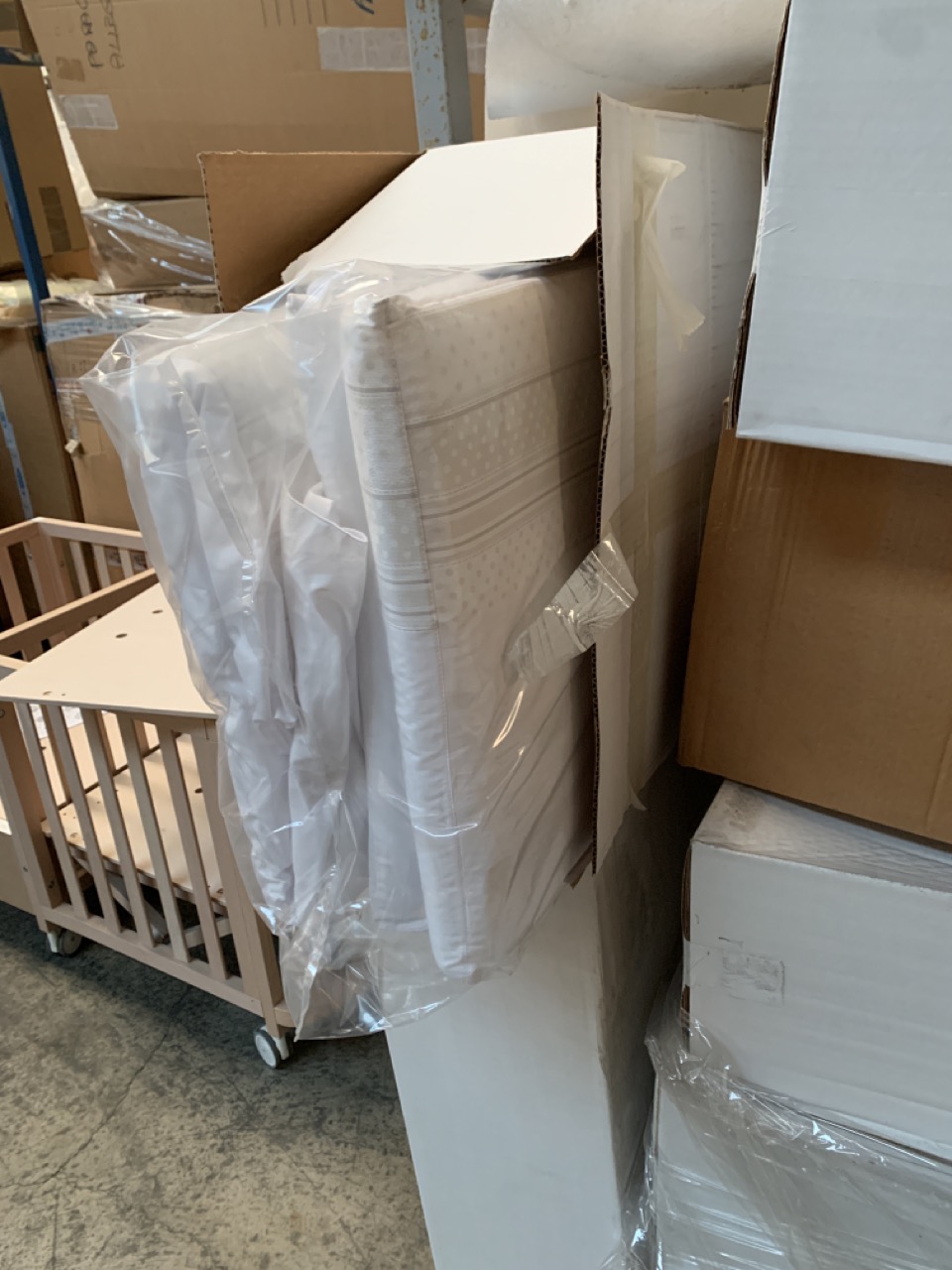 Usato Magazzino completo di una fabbrica di produzione lettini di alta qualità