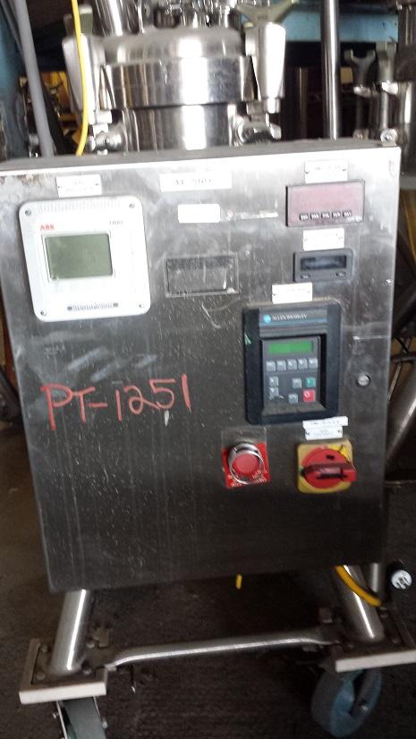 Used 7 GALLON VACUUM PROCESSOR TANK (25 LITERS) ITT. IND. SERIAL 2302433-2