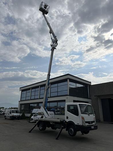 Usato 2011 NISSAN CABSTAR CON PIATTAFORMA MULTITEL HX 195