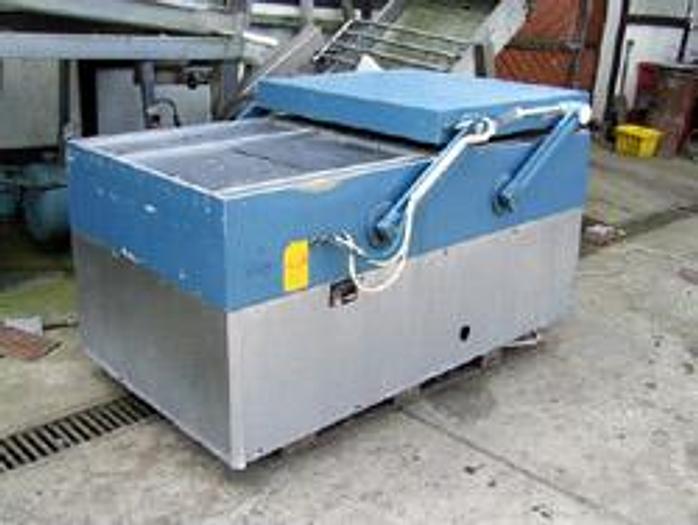 Used Vacuum 2-chamber packing machine with divided chambers "HENKOVAC", the Netherlands