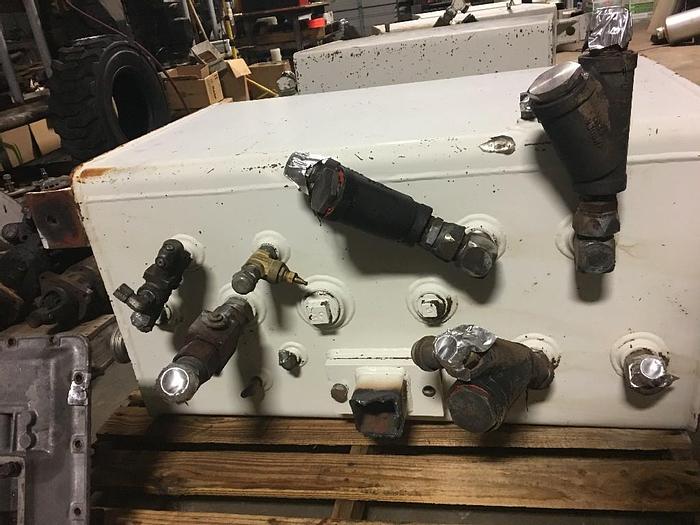 Used 75 GALLON HYDRAULIC TANK, RECTANGULAR, L: 37" W: 24" H: 20"