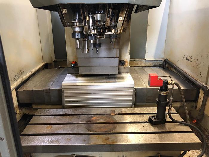 Gebraucht 2000 Vertikales Bearbeitungszentrum CHIRON FZ 12 S