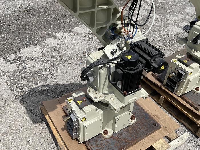 Used NACHI MC20-03 6 AXIS ROBOT 20 kg X 1733 mm H REACH WITH FD CONTROLLER