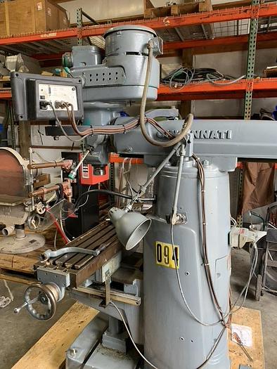 Used Cincinnati 1D Toolmaster Vertical Mill