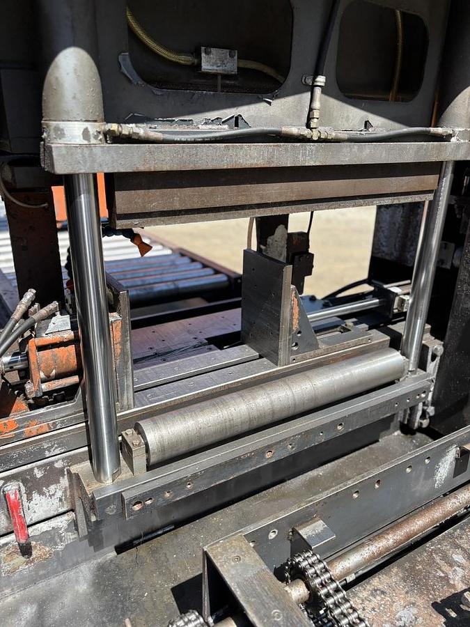 Used Hen WF130HA-DC Automatic Horizontal Saw