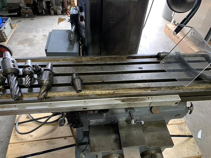 Used Cincinnati 1D Toolmaster Vertical Mill