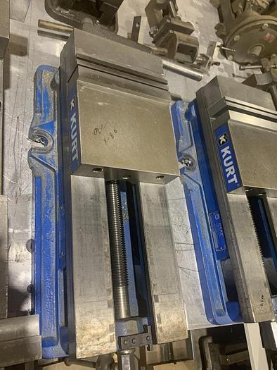 Used Kurt D688 6" Vise
