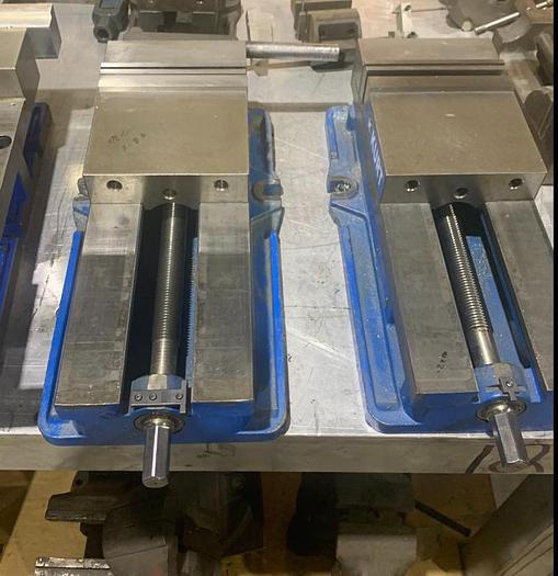 Used Kurt D688 6" Vise