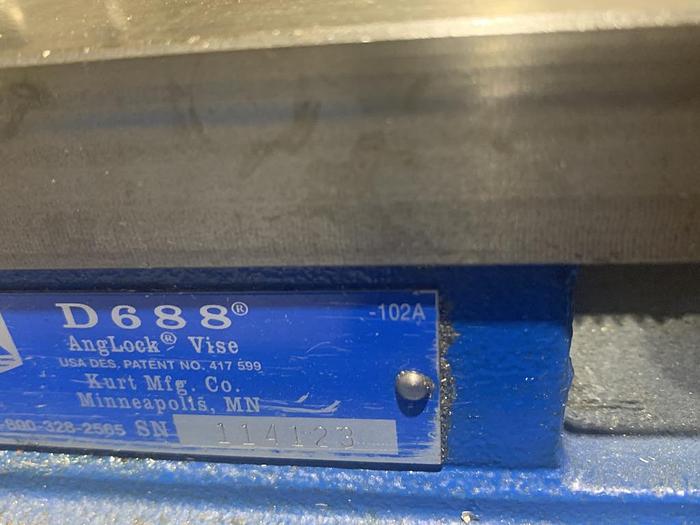 Used Kurt D688 6" Vise