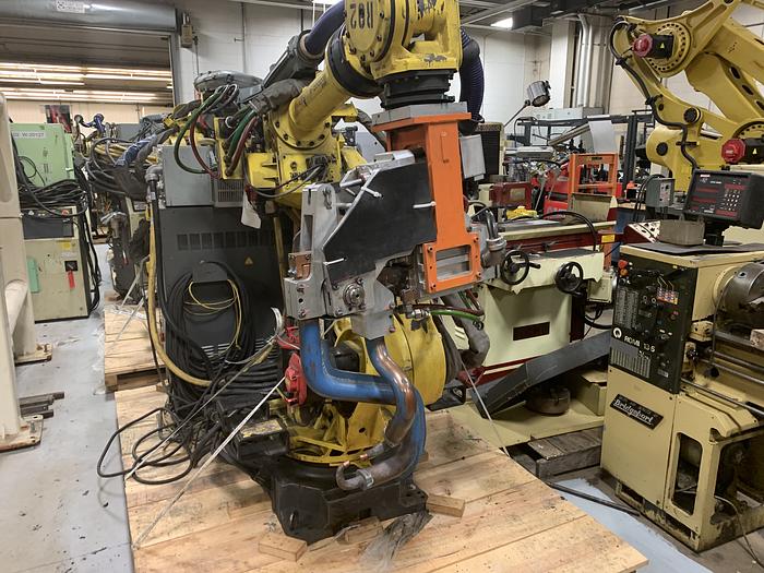 Used FANUC R2000iB/210F 210KG X 2655MM REACH 6 AXIS CNC ROBOT W/R30iA CONTROLS WITH ARO SERVO GUN