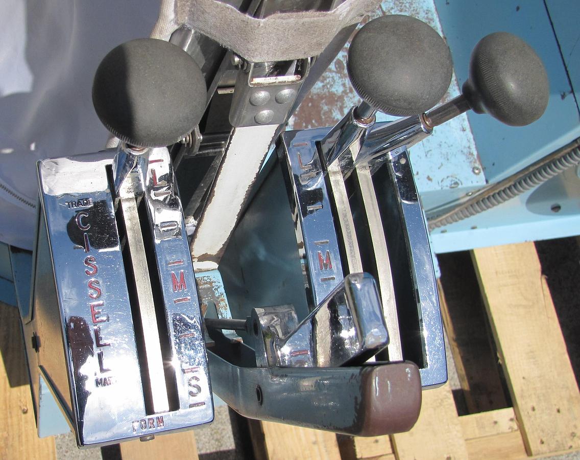 Used Cissell FFCD Dress Garment Form Finisher Steam Dry Cleaning  Suzy Susie