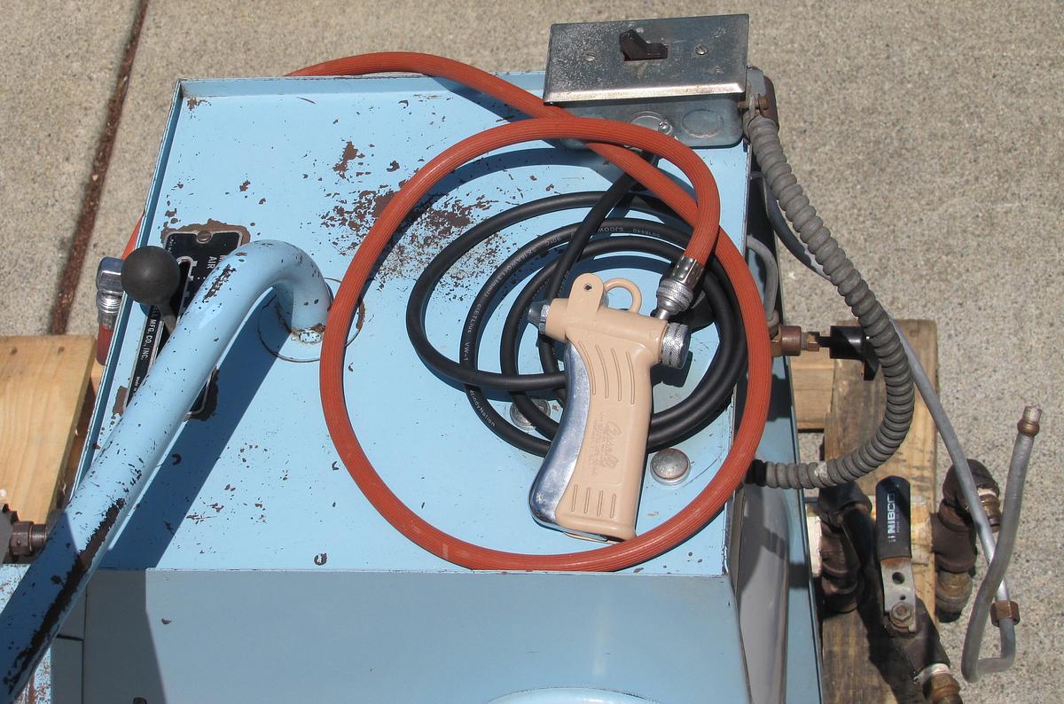 Used Cissell FFCD Dress Garment Form Finisher Steam Dry Cleaning  Suzy Susie