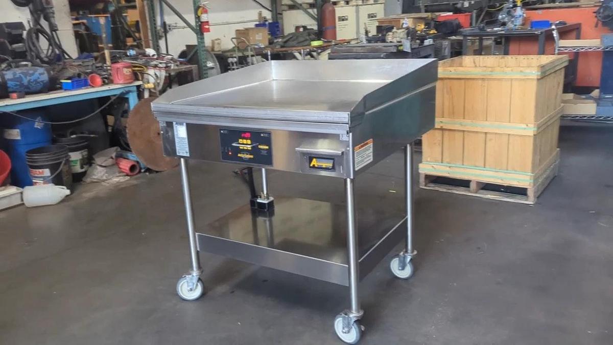Used AccuTemp 36" Accu-Steam Electric Steaming Griddle EGF2083A3650 14.2KW 208V 3Ph