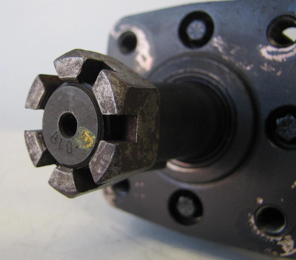 Used Tennant Main Brush Hydraulic Motor 1068811 for M20 Scrubber #2