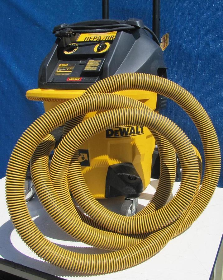 Used DeWalt DWV015 Dust Extractor Vacuum 10 Gallon 120V Tool Outlet w/ Hose